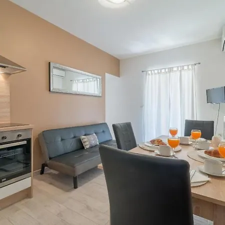 Appartamento House Nin