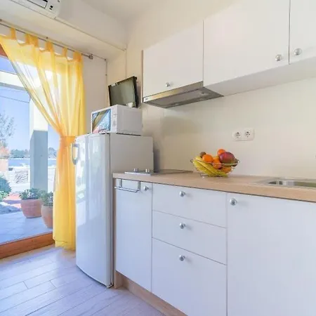 Appartamento House Nin