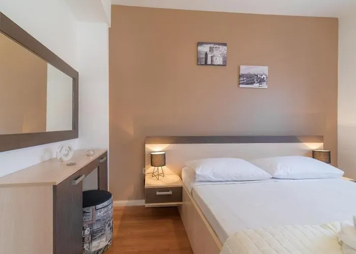 House Apartment *