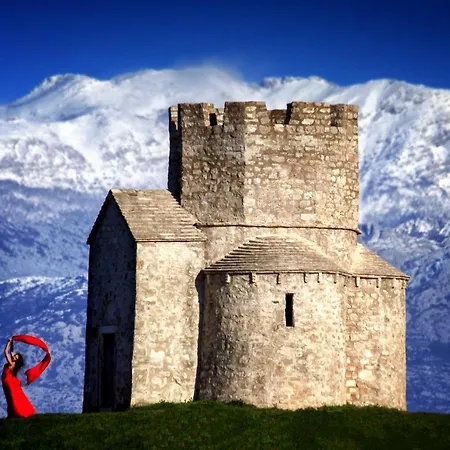 House アパート *