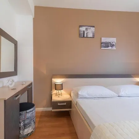 House Apartment *