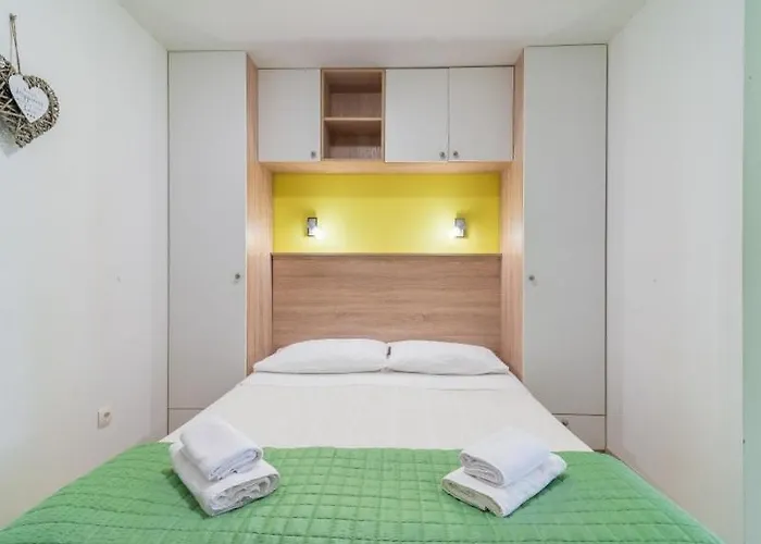 House * ニン